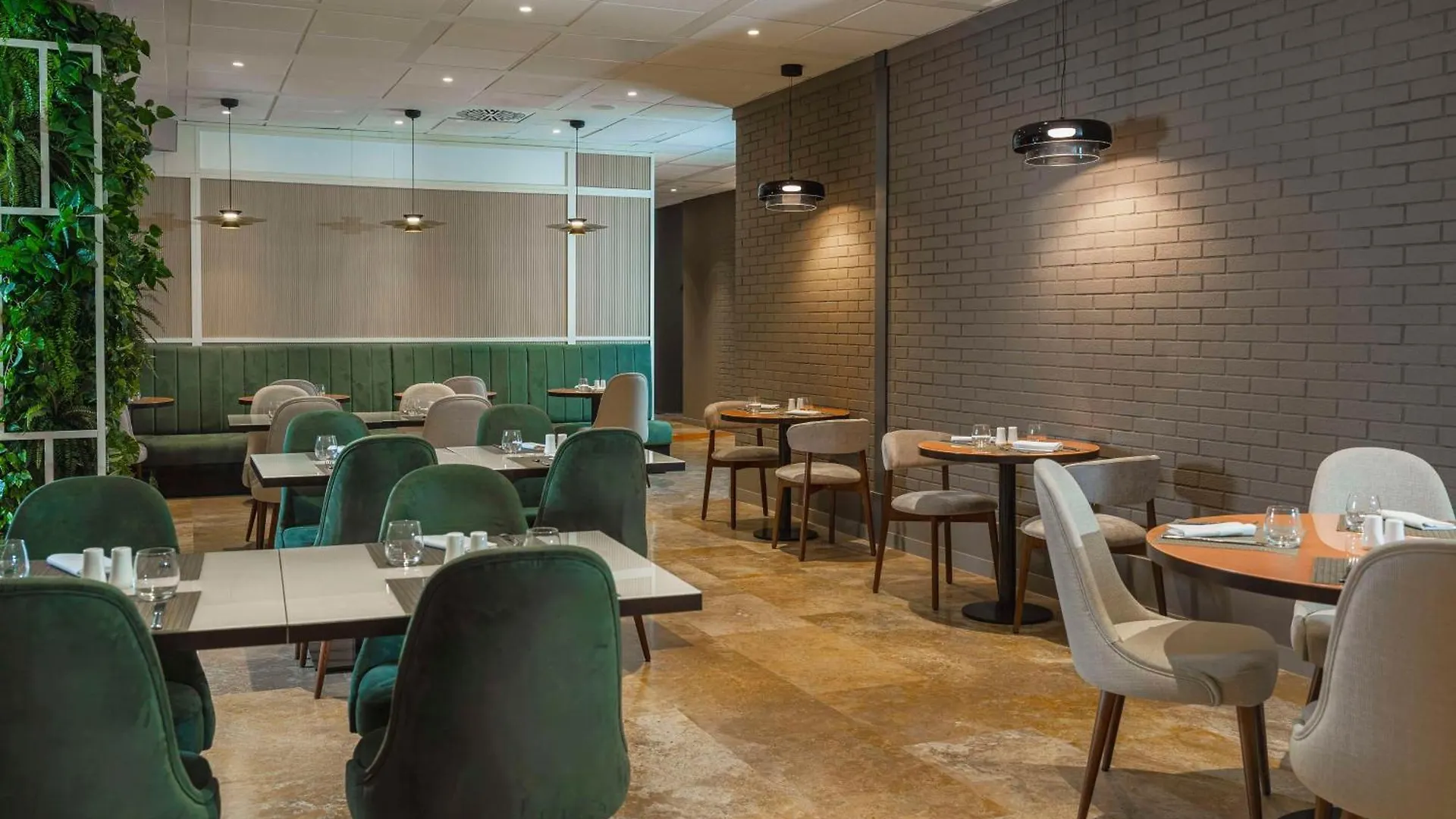 Hilton Garden Inn Bologna North Quarto Inferiore 4*,